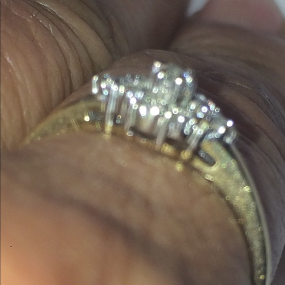 10k gold diamond ring. - Picture 10 of 16